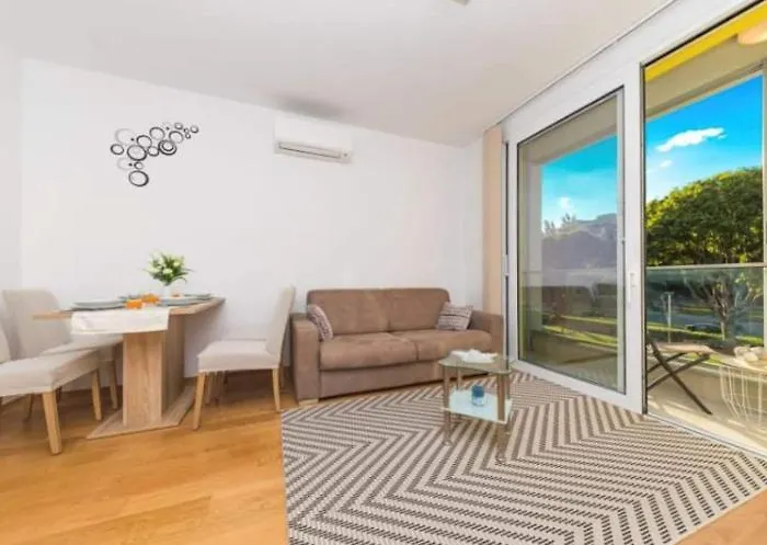 Iris Private Parking アパート