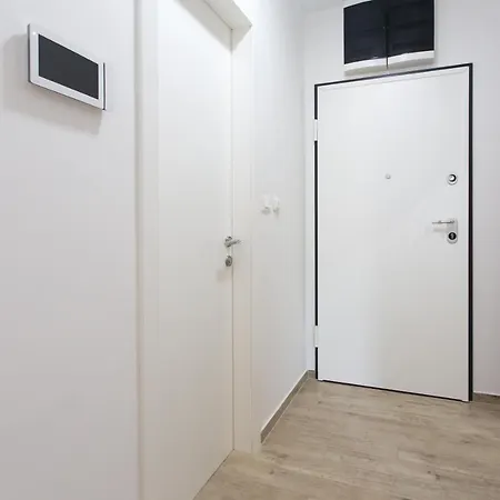 Iris Private Parking Apartment