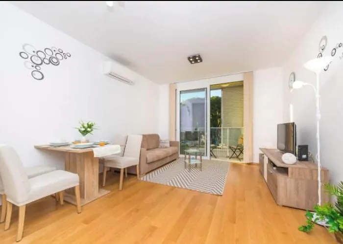 Iris Private Parking Lägenhet *