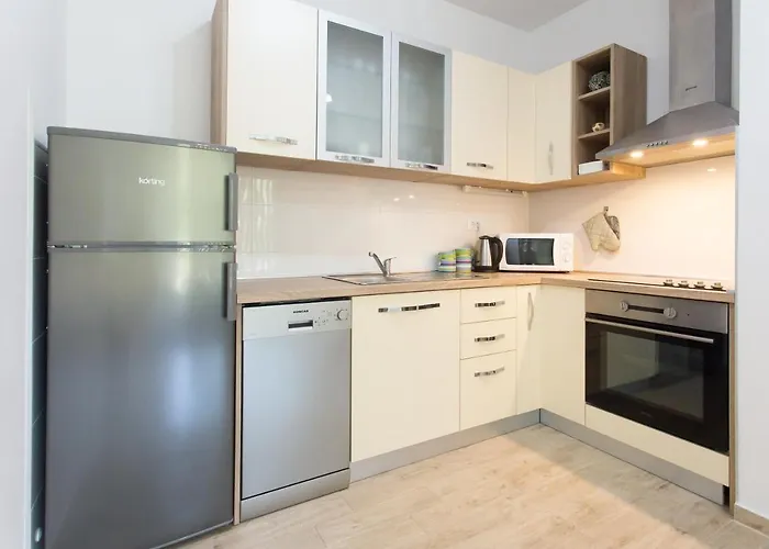 Iris Private Parking Split