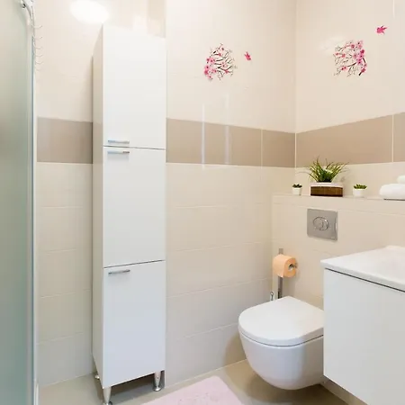 Iris Private Parking Apartman